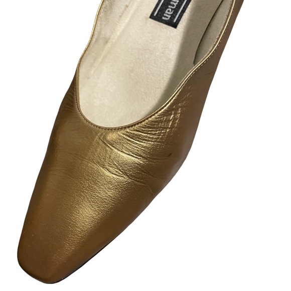 Stuart Weitzman Vintage Gold Leather Kitten Heel Pump Studded Size 10 - Picture 13 of 13